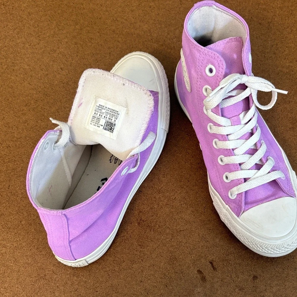 Custom painted Converse Purple lilac High-Top Sneakers Women’s 8.5 men’s 6.5